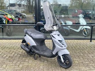 Schade scooter Piaggio  Zip 50 4T 2013/5