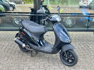 damaged scooters Piaggio  Zip 50 4T 2013/10