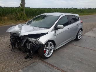 damaged passenger cars Ford Focus ST 2.0 16v Turbo 2018/4