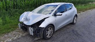 dañado vehículos comerciales Kia Cee d 1.6 crdi 2012/6