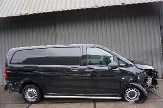 Vaurioauto  commercial vehicles Mercedes Vito 111CDI 84kW Airco Naviagtie Functional Lang 2015/3