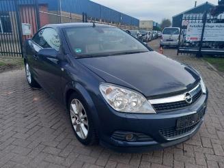 Vaurioauto  commercial vehicles Opel Astra Astra H Twin Top (L67), Cabrio, 2005 / 2010 1.8 16V 2009/4