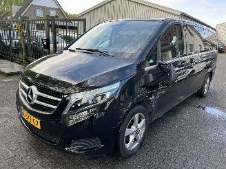 krockskadad bil auto Mercedes V-klasse 220 Diesel Automaat  ( 8 persoons ) 2018/7