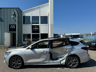 damaged commercial vehicles Ford Focus Wagon 1.0 EcoBoost Hybrid ST Line Style BJ 2023 20882 KM 2023/6