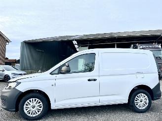 krockskadad bil bedrijf Volkswagen Caddy Cargo 2.0 TDI 75pk 6-bak Eco.Business - nap - clima - cruise - lichtsensor - Apple CarPlay + Android - stuurbediening 2024/1