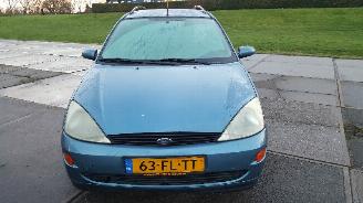 damaged commercial vehicles Ford Focus  2000/5