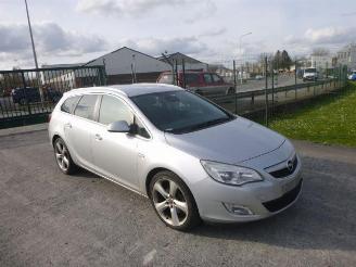dommages scooters Opel Astra SPORTS TOURER 1.7CDT 2011/7